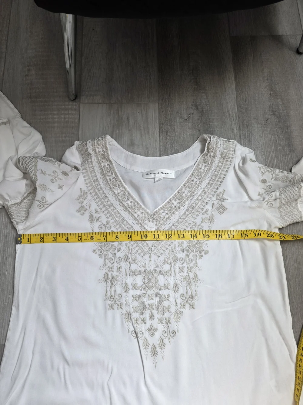 Chelsea & Theodore Embroidered Boho Blouse Women’s Size L White Bell Sleeve - Picture 11 of 12